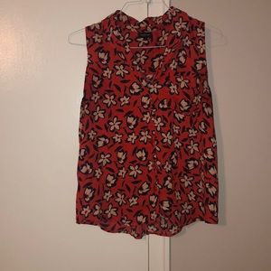 Cute top for summer - great work shorts!